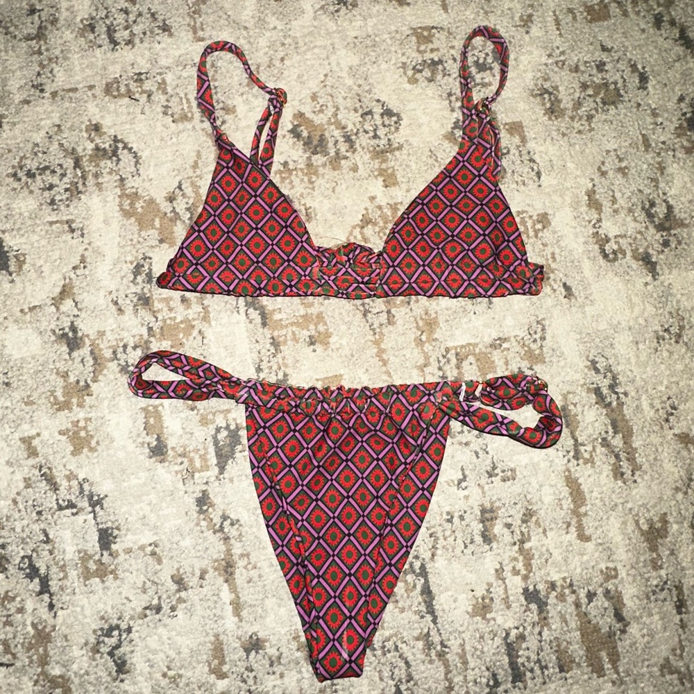 Skatie Sonny top Bobbi bottom SOL color small minor flaw